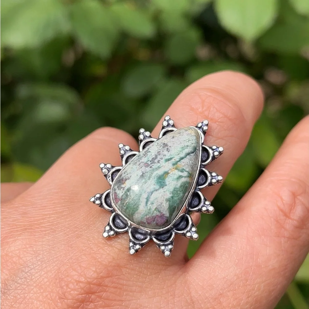 Size 7.25 925 silver‎ plated fushcite ring